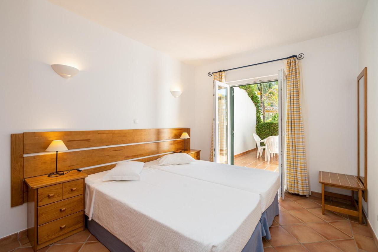 Apartamento Superior com 2 Quartos e Terraço