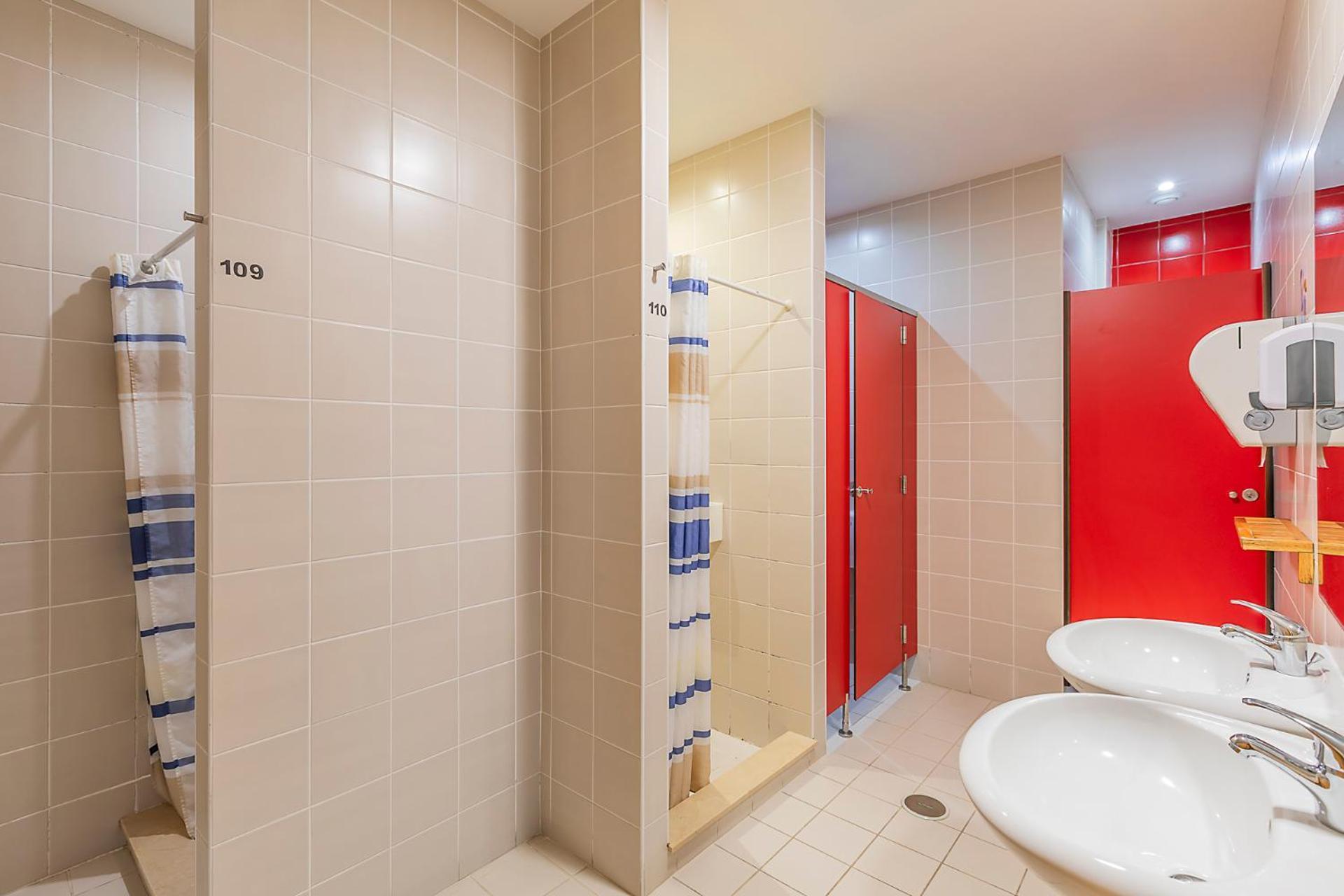 Quarto Twin com Casa de Banho Partilhada